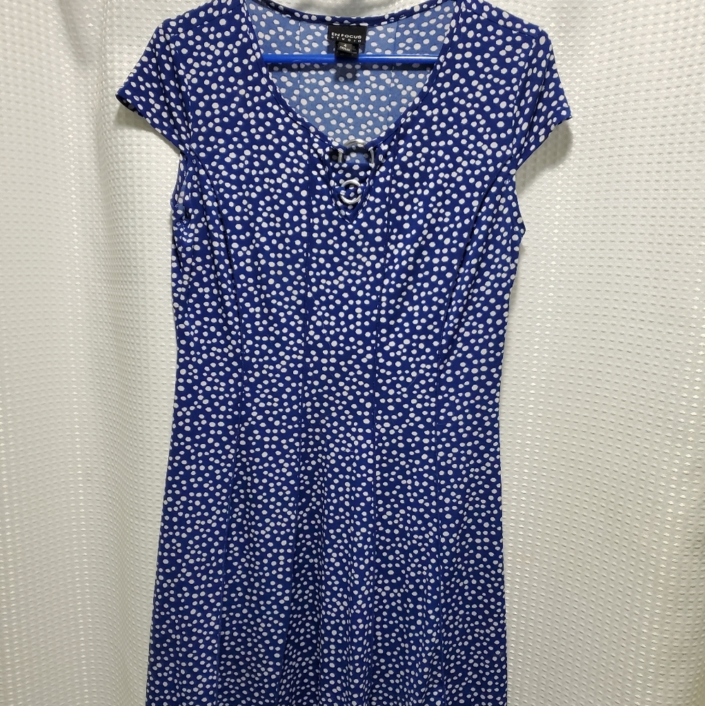 EN FOCUS white polka dots on navy blue dress